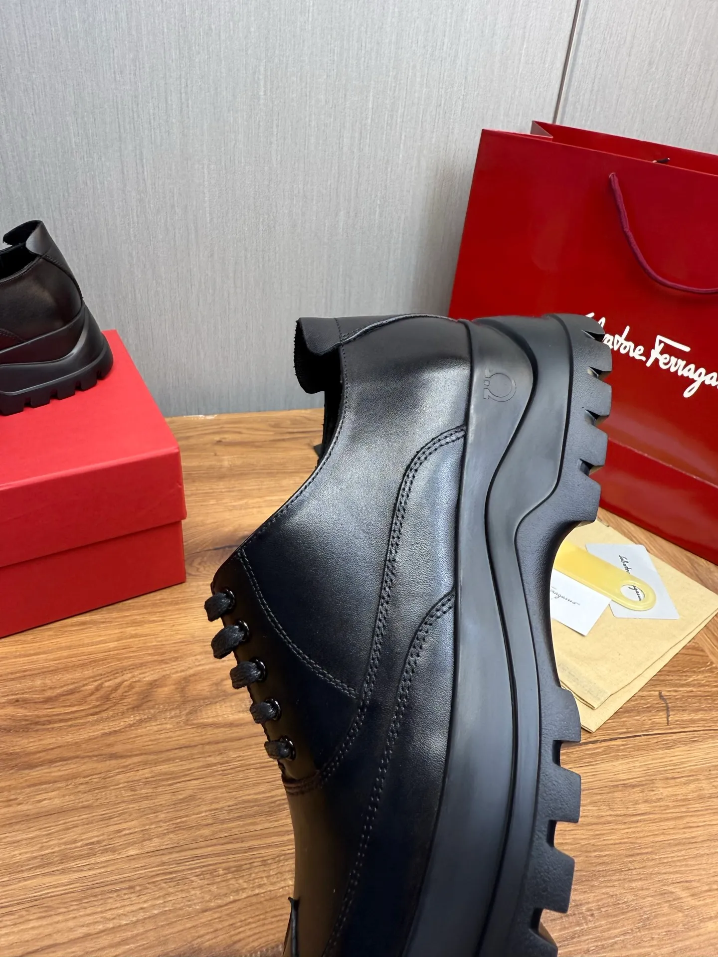 Men's shoes 💰880💰 Ferragamo. [Ferragamo] Men's Loaf leather shoes, the latest hot style, 1:1 original purchase quality, top quality, imported open-edge beaded cowhide leather on the upper, hand-made three-dimensional stitching highlights the round toe design, the inner feet are made of imported cowhide, with original wear-resistant rubber outsole, matching code 39-44, (38, 45 custom-made, non-refundable)